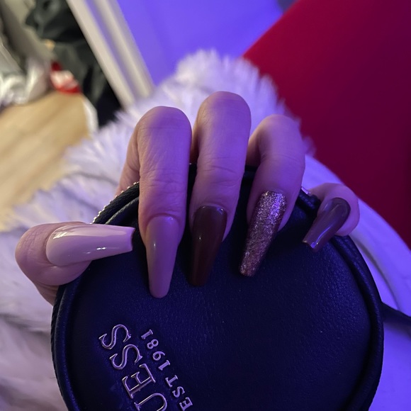 Press on nails - Picture 2 of 2